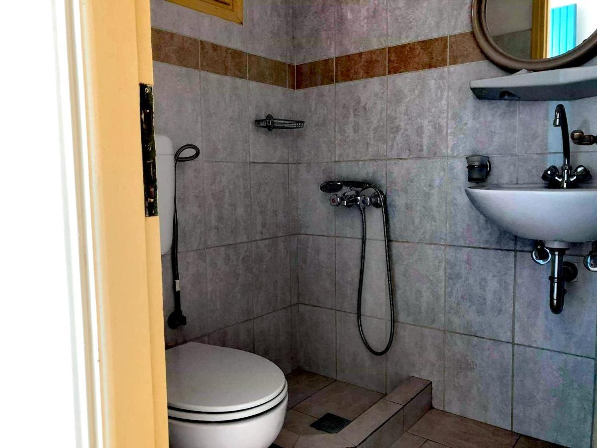 Aparthotel Studio Saronis Agia Marina  Zewnętrze zdjęcie